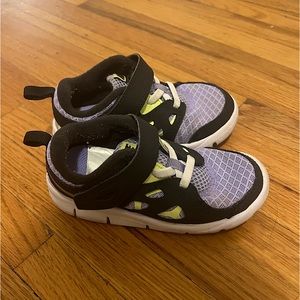 Nike kids running shoes - great condition